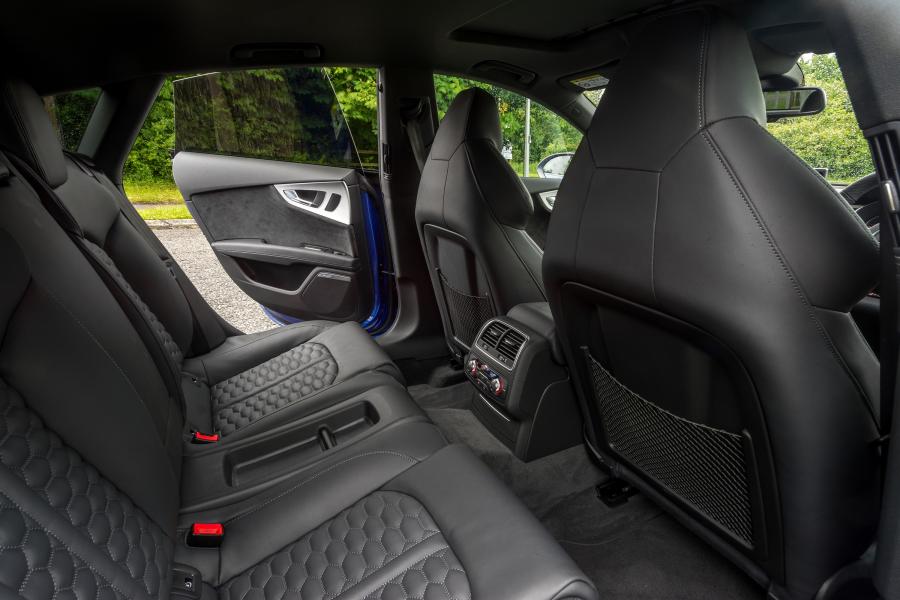 Интерьер Audi RS7 Sportback Performance 2016 года  (UK) (фото 18 из 21)